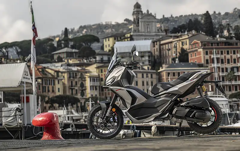 Aprilia SR GT 400