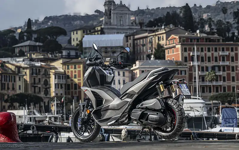 Aprilia SR GT 400