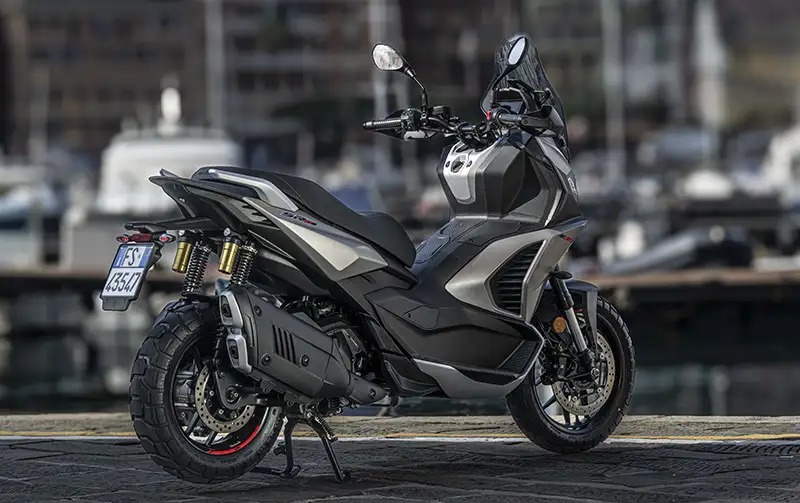 Aprilia SR GT 400